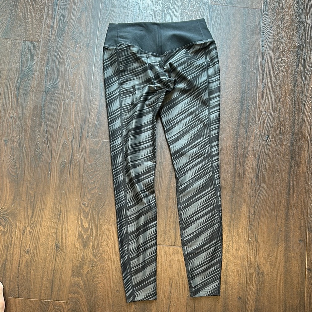 Nike Women's Black and Gray Carolina Panthers Striped Leggings - Picture 4 of 4
